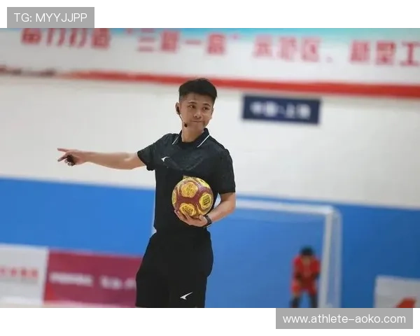 足球裁判与球星的精彩碰撞：从判罚到赛场英雄的多维视角解析